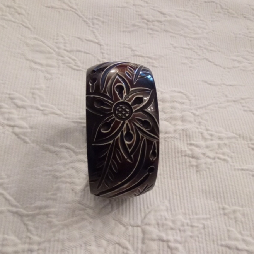 Vintage Dark Brown Carved Resin Tropical Floral Bangle